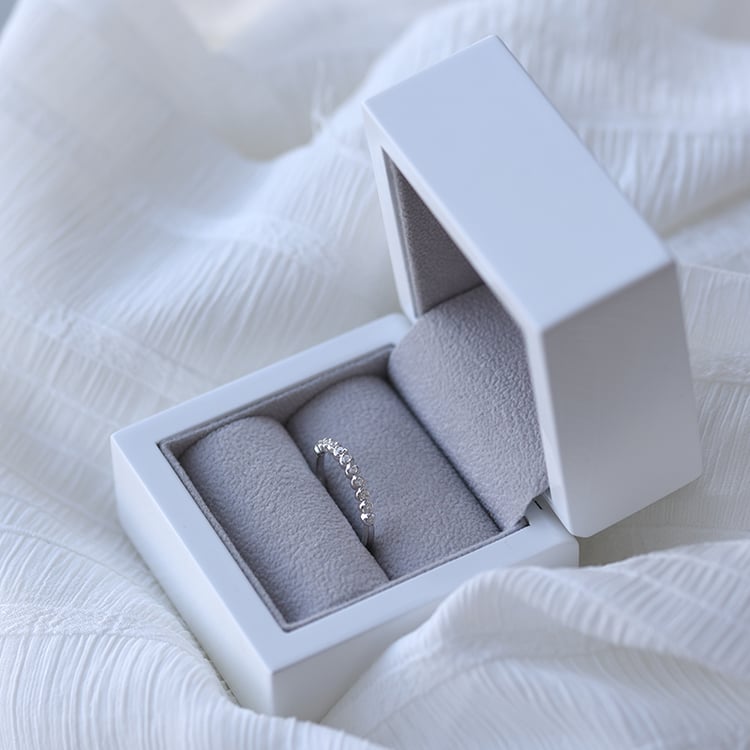 Biele lab-grown diamanty v eternity prsteni Lyssa 105704