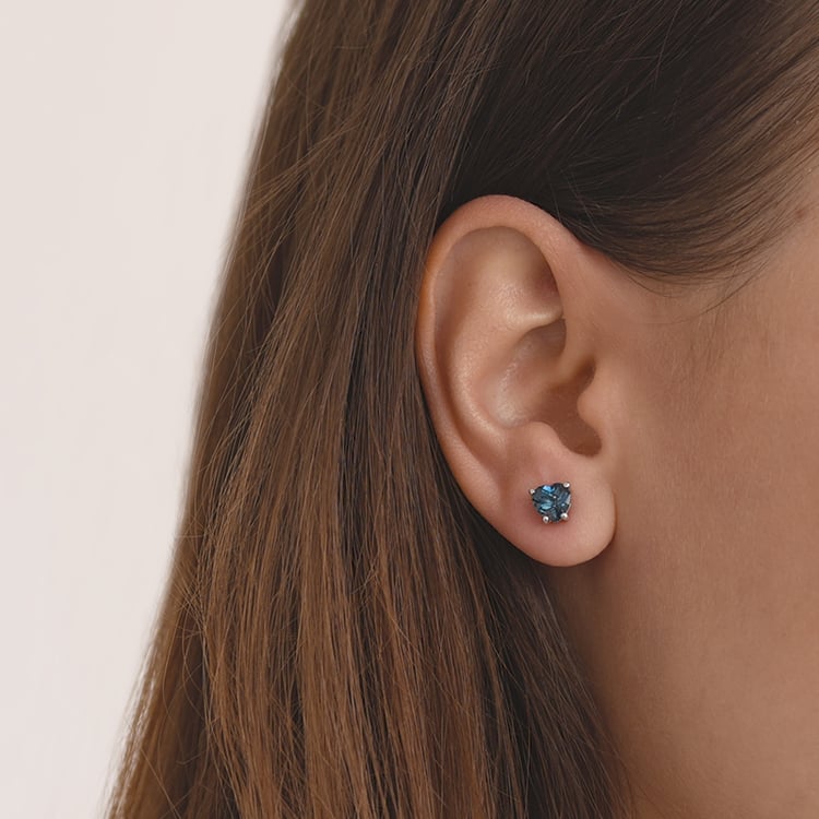 Zlaté napichovacie náušnice so srdiečkovými topásmi 60952