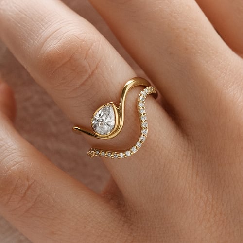 Atypický zásnubný prsteň s pear lab-grown diamantom Kylie