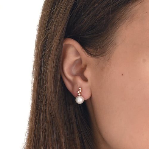 Zlaté náušnice s perlami a diamantmi Nemezis