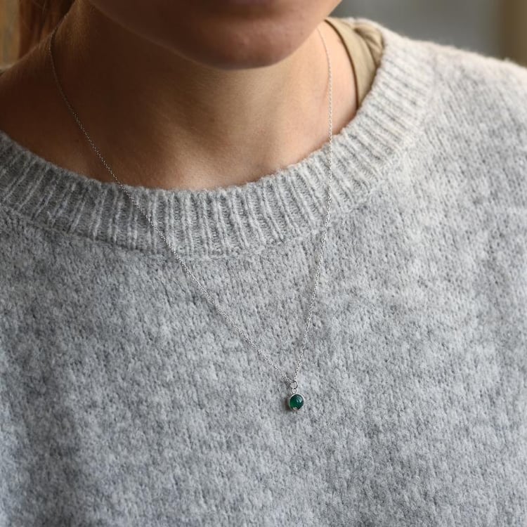 Náhrdelník s onyxom z bieleho zlata 50946