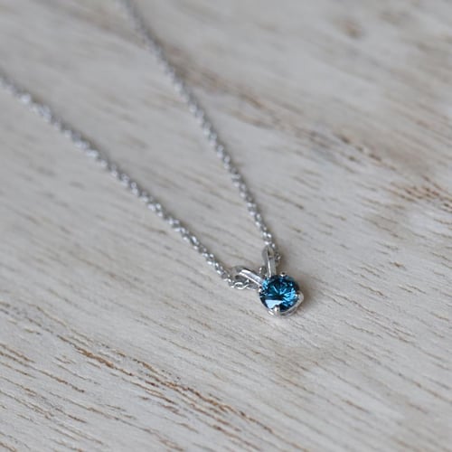 Modrý diamant v prívesok Hozie