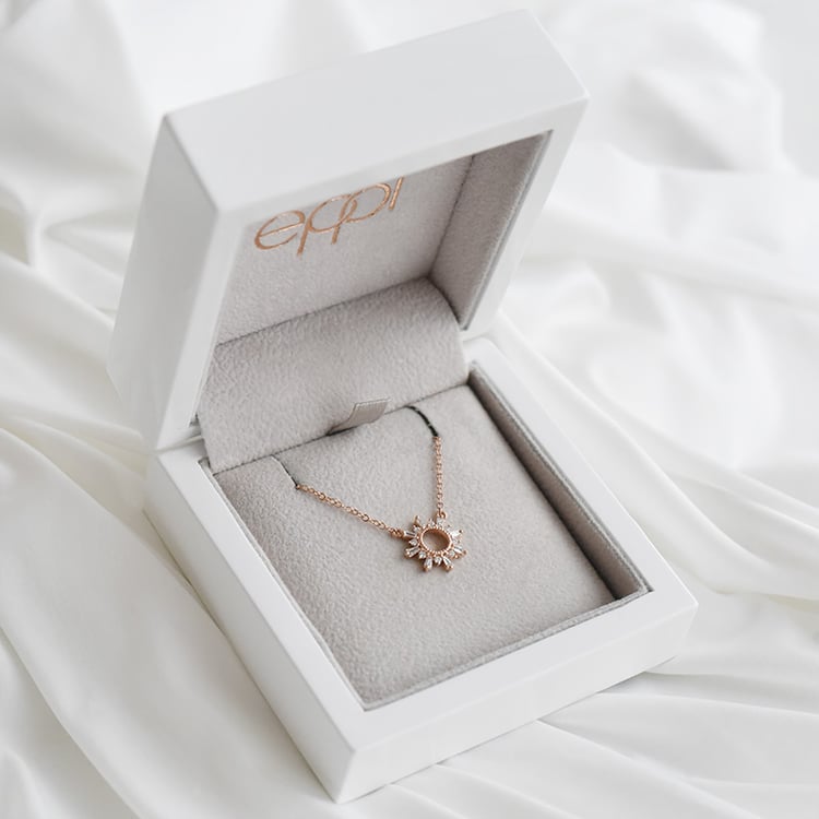 Zlatý náhrdelník so slnkom 90980