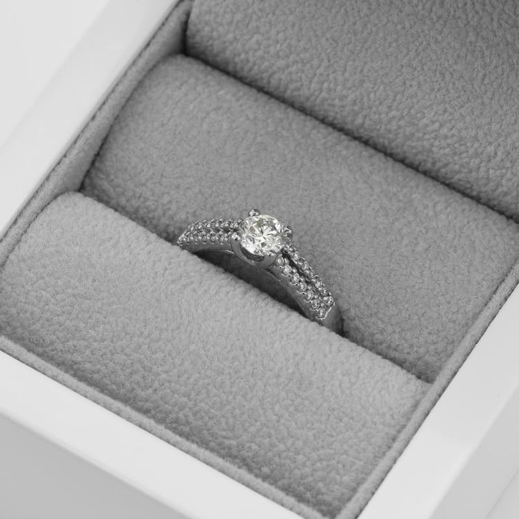 Platinový zásnubný prsteň 51067