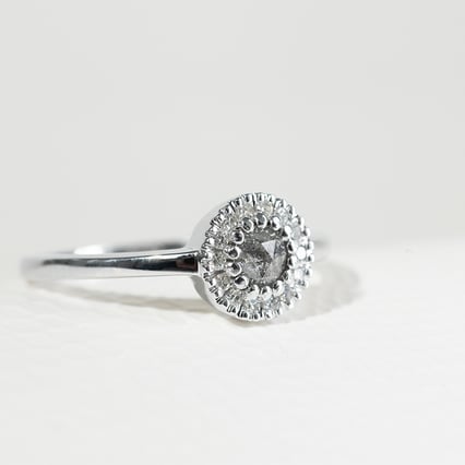 Zásnubný prsteň zo zlata so salt and pepper diamantom Vale