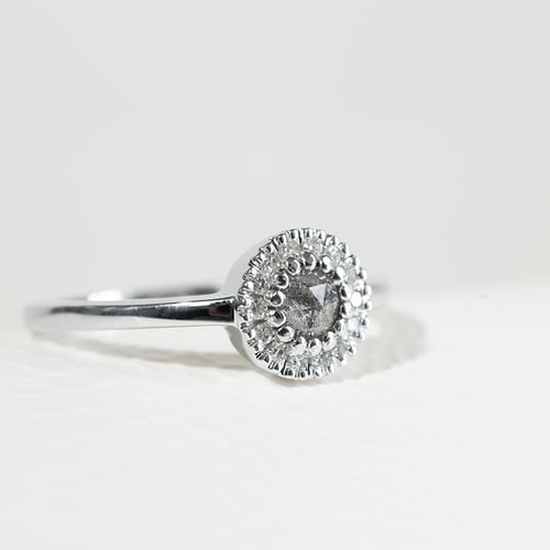Zásnubný prsteň zo zlata so salt and pepper diamantom Vale