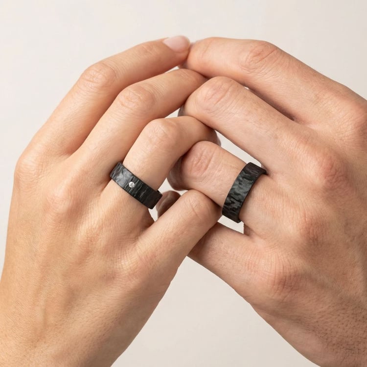 Ploché karbónové svadobné obrúčky s diamantom Jae 166558