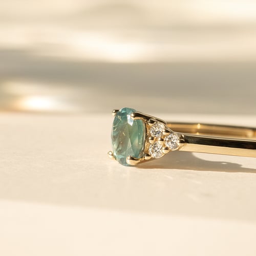 Zásnubný prsten s prírodným alexandritom a diamantmi Kylie