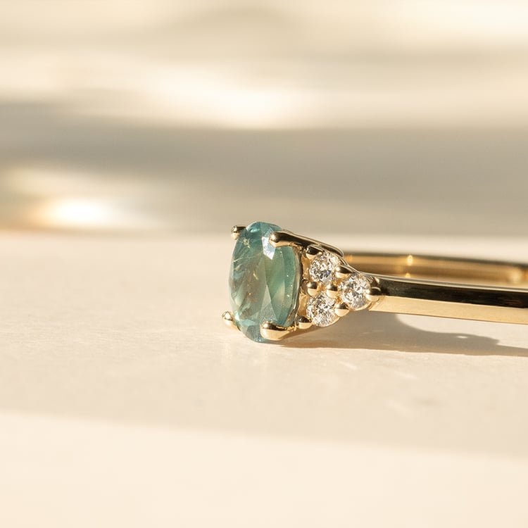 Zásnubný prsten s prírodným alexandritom a diamantmi Kylie 139008