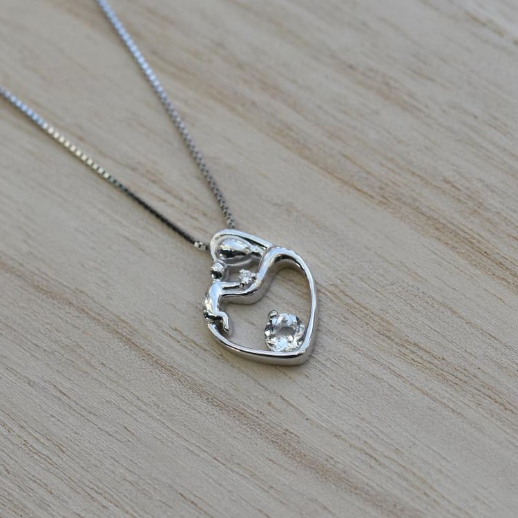 Strieborný prívesok s bielym topásom 35994