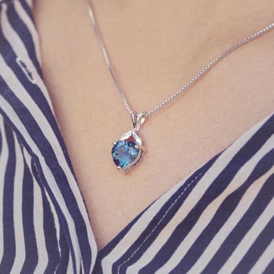 Strieborný náhrdelník s topásom