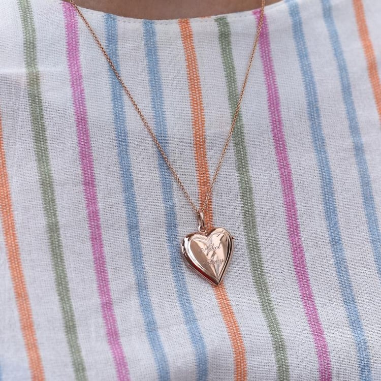 Zlatý medailón v tvare srdca s gravírom 45843