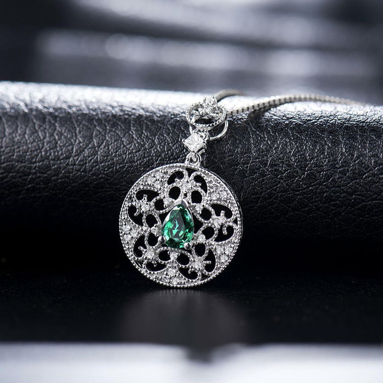 Zlatý náhrdelník so smaragdom 17829