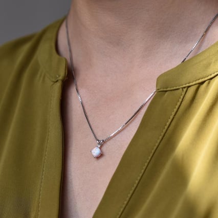 Zlatý prívesok s cushion opálom Rayna