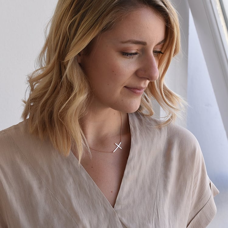 Náhrdelník zo zlata s križíkom 72235