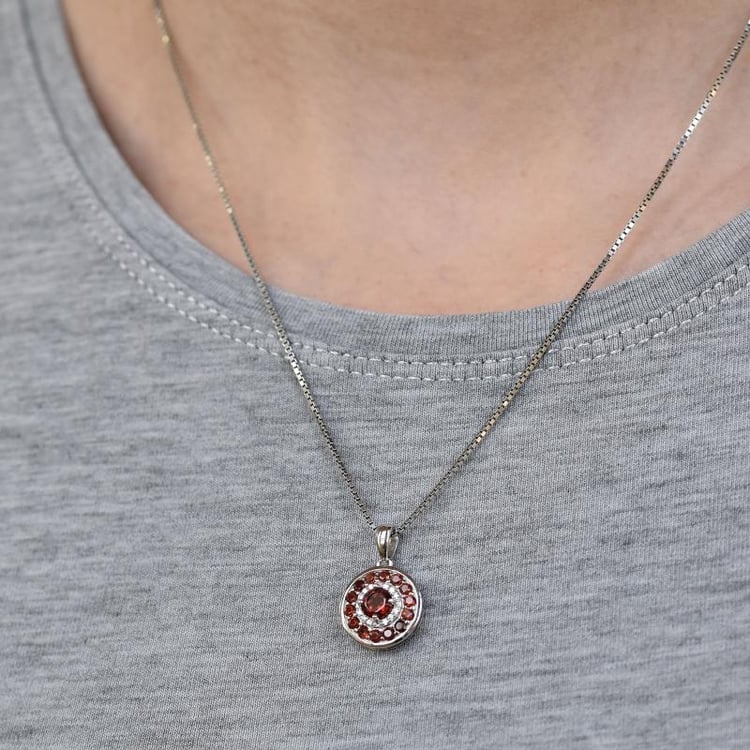 Granátový prívesok 26260