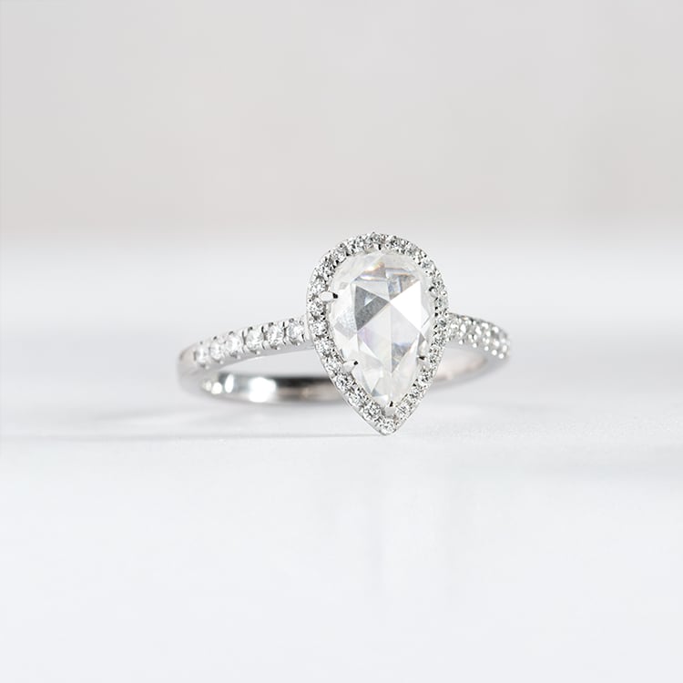 Zlatý diamantový prsteň s pear moissanitom Zusie 150111