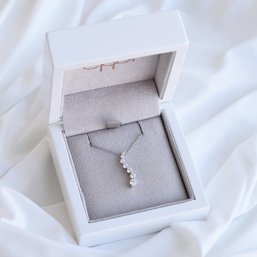 Elegantný prívesok so žiarivými diamanty Irving