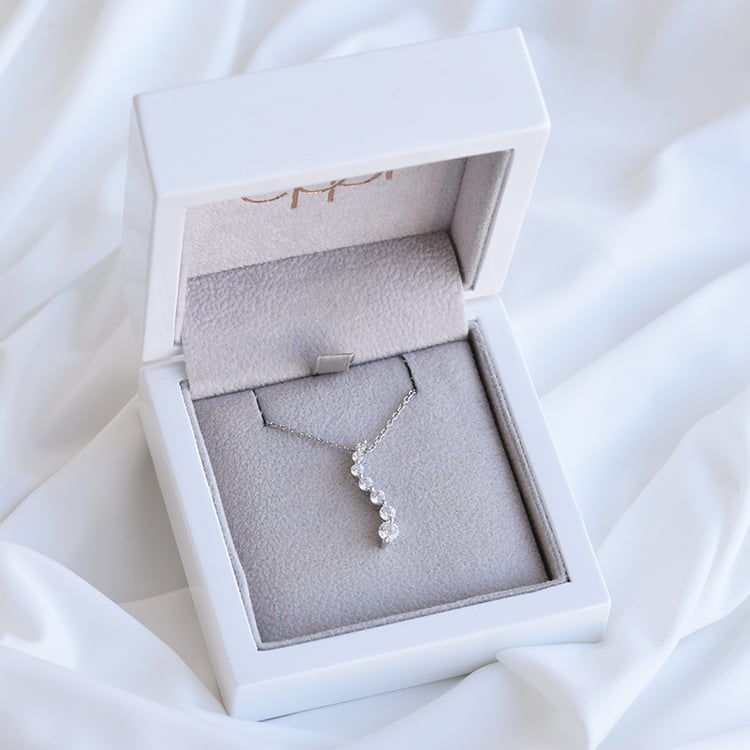 Diamantový náhrdelník z bieleho zlata 85738