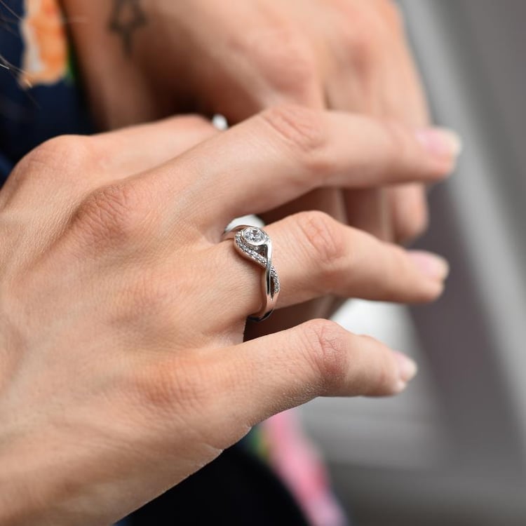 Prsteň s diamantmi 29522