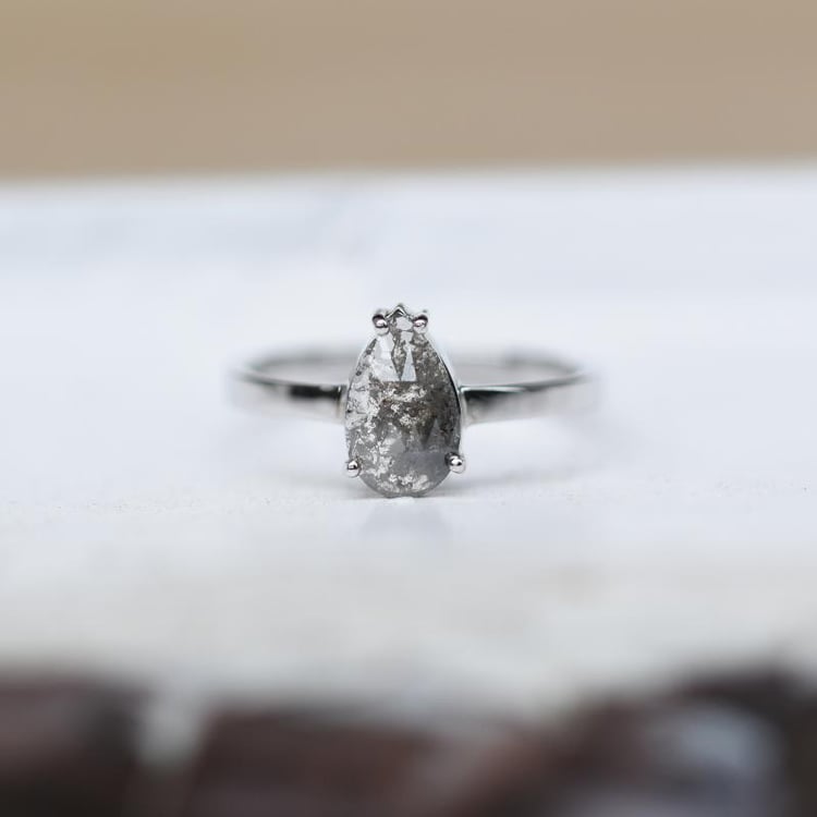 Prsteň s diamantom 48688