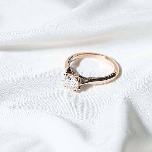 Zásnubný prsteň s moissanitom a lab-grown diamantmi Lisabet