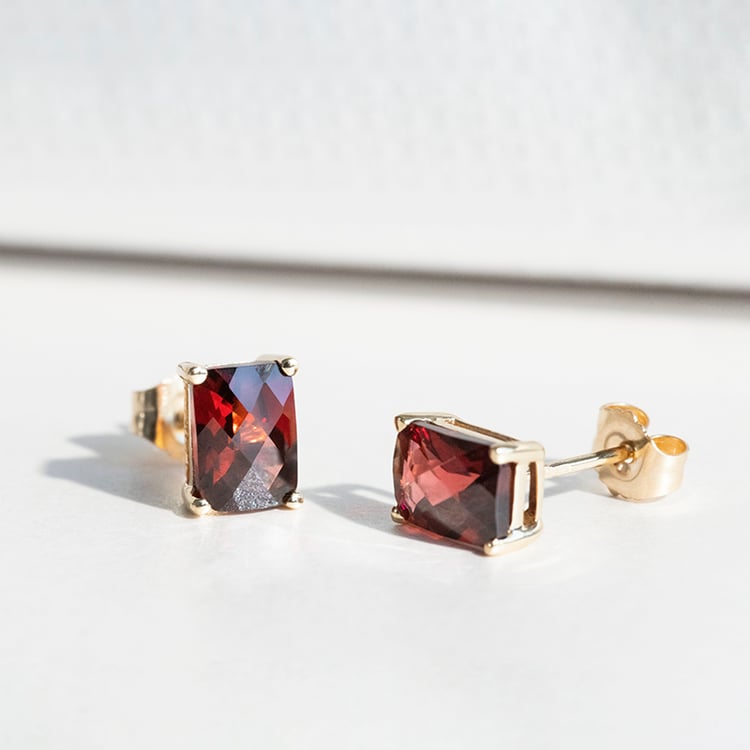 Zlaté náušnice s radiant granátmi Haley 114287