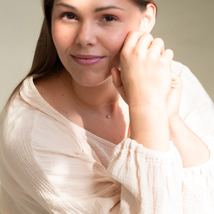 Zlatý náhrdelník s guličkou Ina 143458