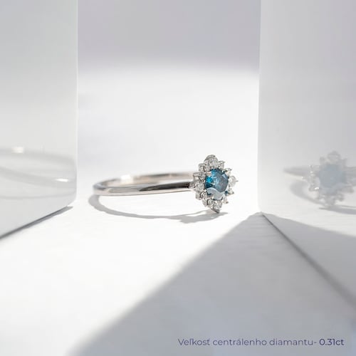 Zásnubný prsteň s certifikovaným fancy blue lab-grown diamantom Kascha