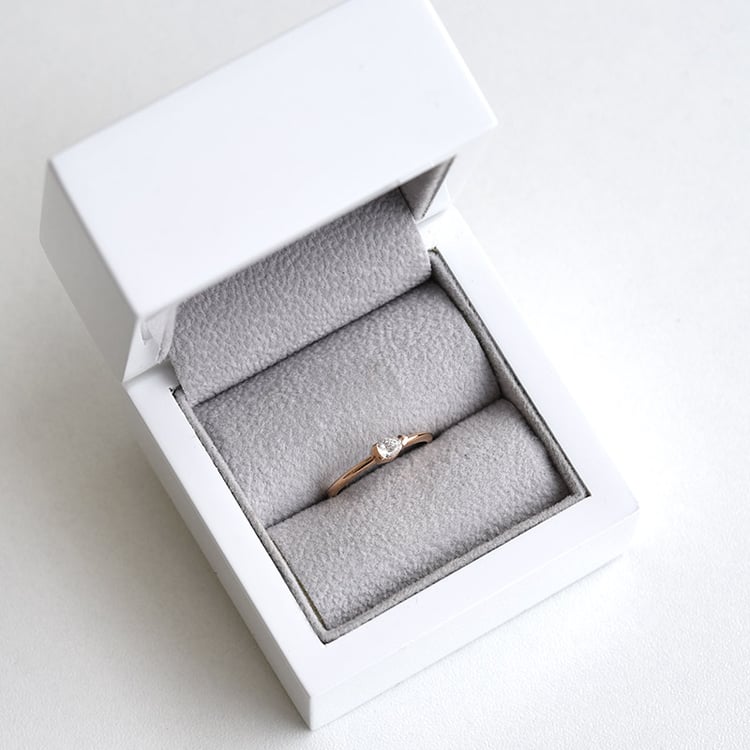 Zlatý prsteň s certifikovaným diamantom 100284