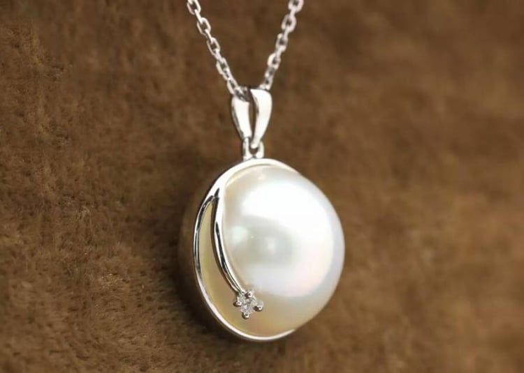 Náhrdelník z bieleho zlata 12895