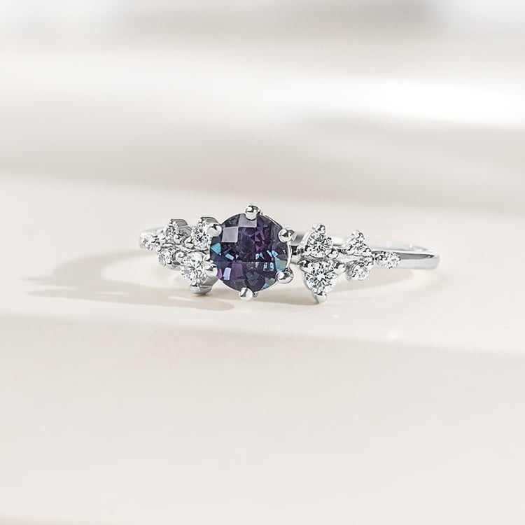 Zásnubný prsteň s lab-grown alexandritom a lab-growndiamantmi Olha 156316