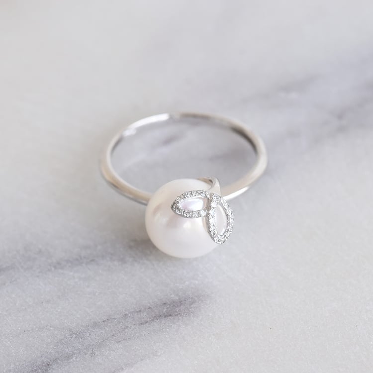 Zlatý prsteň s perlou a diamantovými lístočky 86754