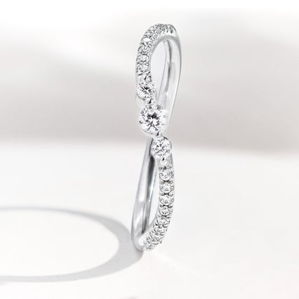 Zvlnený zlatý prsteň s lab-grown diamantmi Mikael