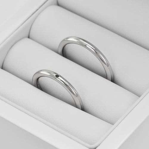 Zlaté minimalistické snubné prstene s čiernym diamantom Alays
