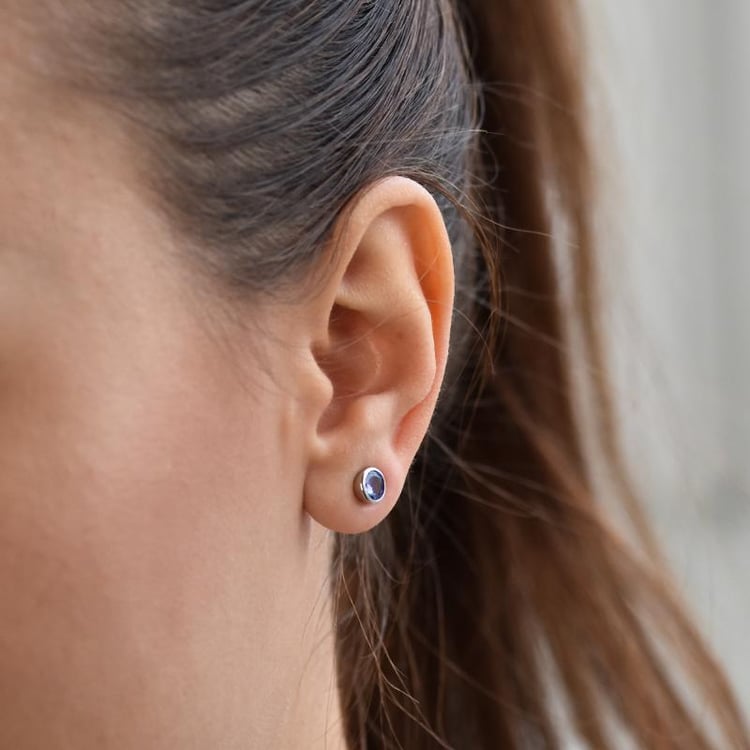 Strieborné bezel náušnice s tanzanitmi Sontre 102706