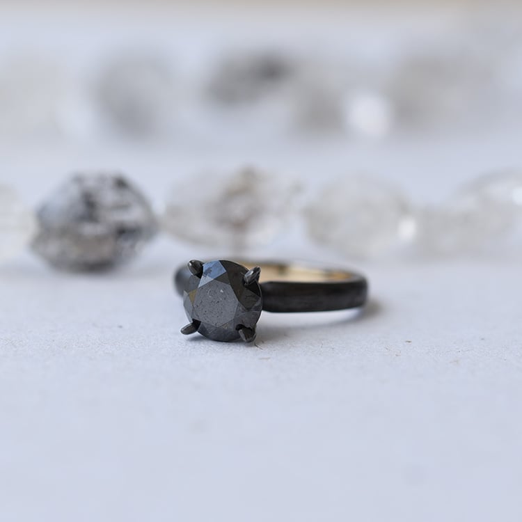 Zlatý prsteň s čiernym diamantom 63966