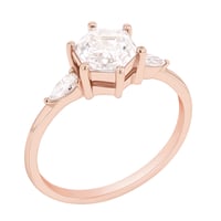 Zásnubný prsteň s hexagon moissanitom a pear diamantmi Larissa