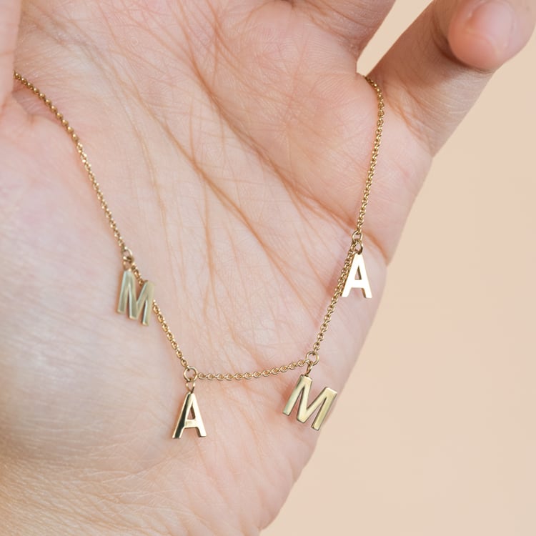 Strieborný náhrdelník s písmenami Mama 119423