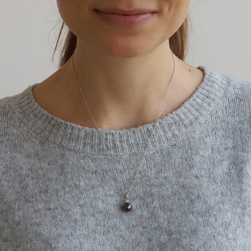 Prívesok s čiernou perlou a diamantom Nataly