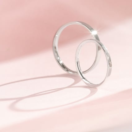 Ploché svadobné obrúčky z platiny Azra