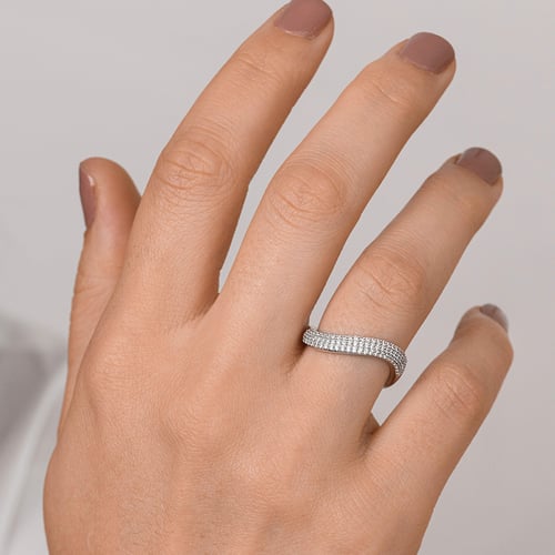 Half eternity zvlnený zlatý prsteň s lab-grown diamantmi Hjalmar