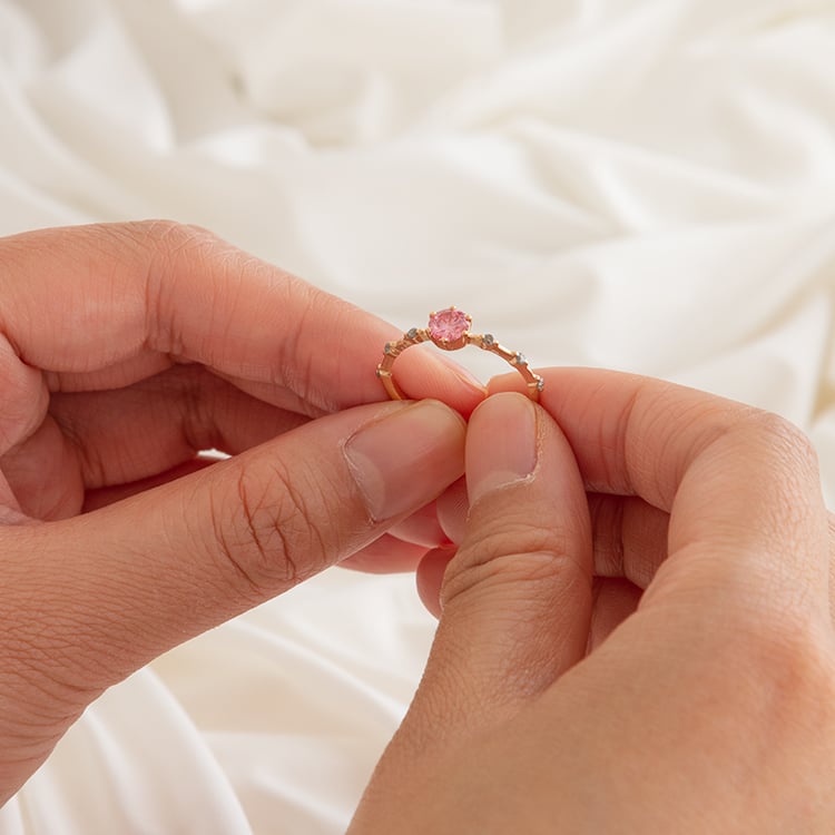 Zásnubný prsteň s certifikovaným fancy pink lab-grown diamantom Jelena 136506