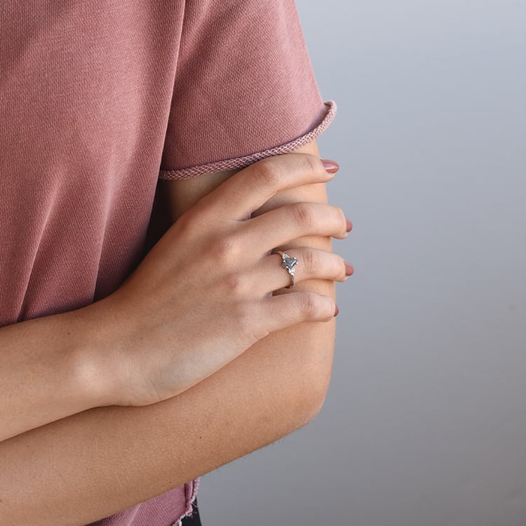 Unikátny prsteň zo zlata sa salt and pepper diamantom 67502