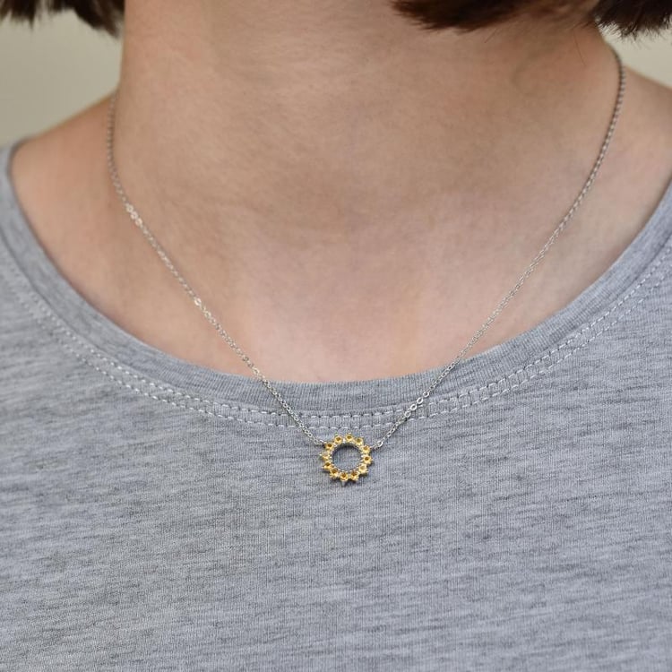 Strieborný prívesok vo tvaru slnca 26610