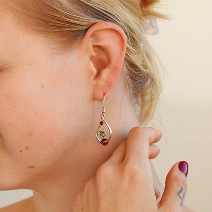 Visiace strieborné náušnice s jantármi Ilse