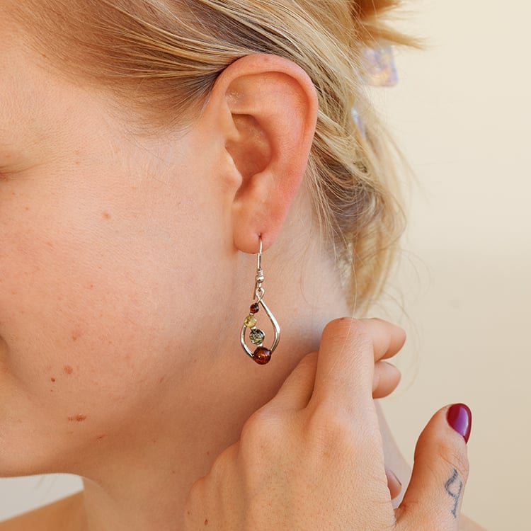 Visiace strieborné náušnice s jantármi Ilse 132802