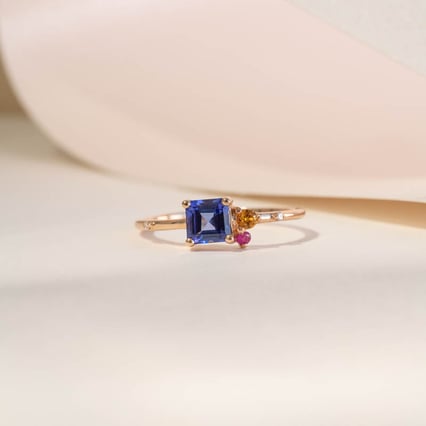 Cluster prsteň s asscher tanzanitom, padparadscha zafírom, rubínom a diamantom Esme