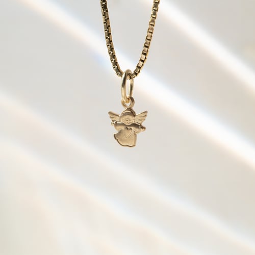 Zlatý prívesok s anjelom Castiel