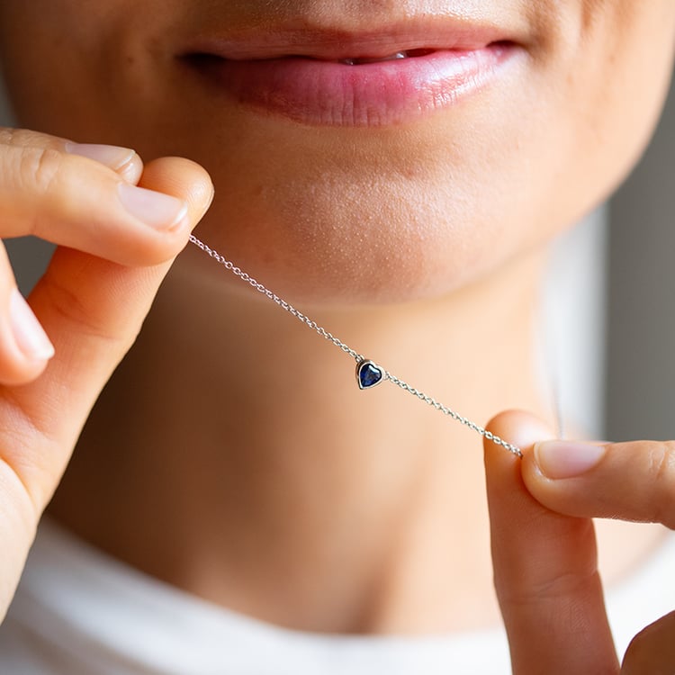 Náhrdelník so zafírovým srdiečkom Davila 145749